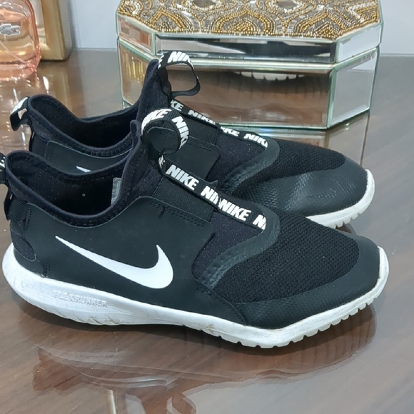 Nike Black and White Slip-On Sneakers - Picture 2 of 4